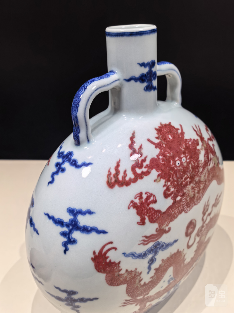 清乾隆 青花釉里红龙纹抱月瓶 - 图12